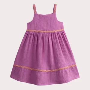 Robe violette à bretelles contrastées