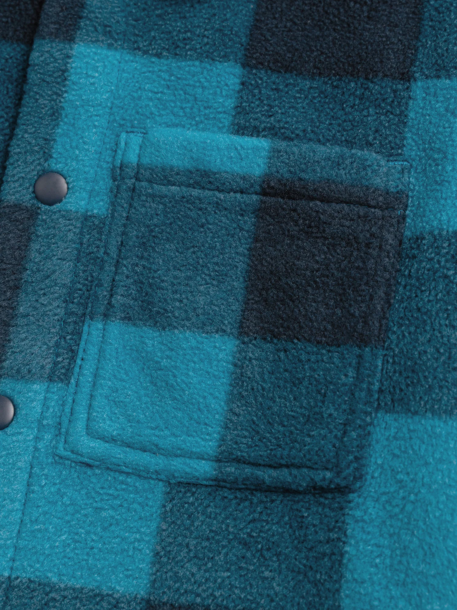 Chemise à carreaux noirs et bleus en polaire – Image 3