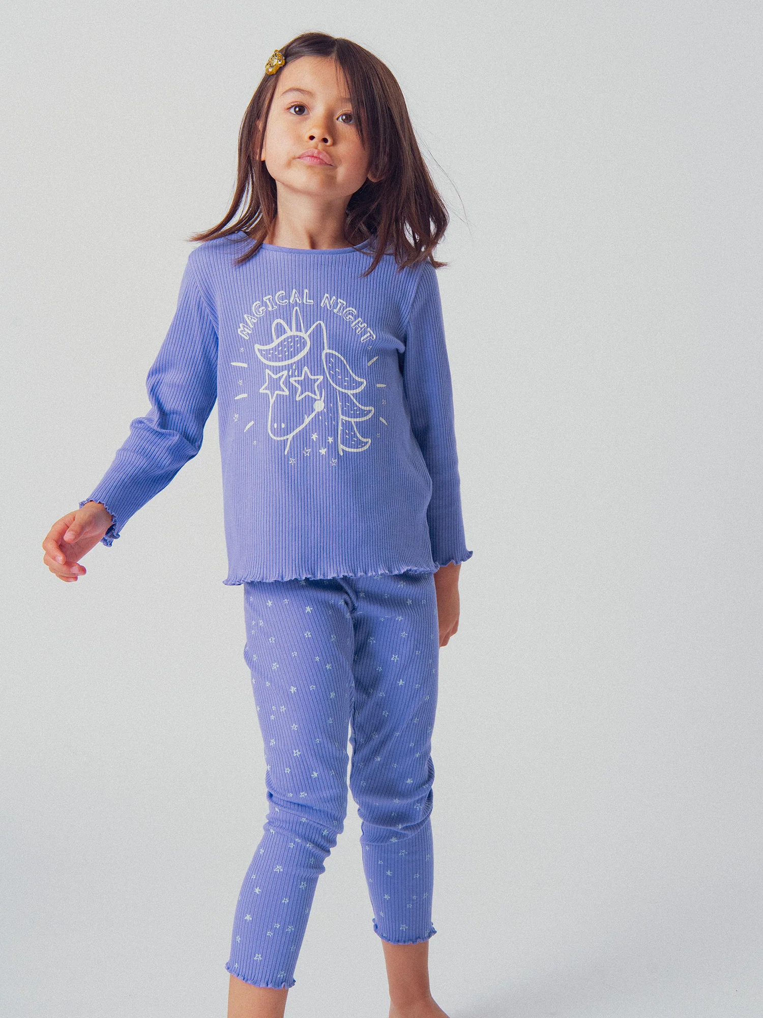 Pyjama violet à motif licorne phosphorescent pour fille – Image 2