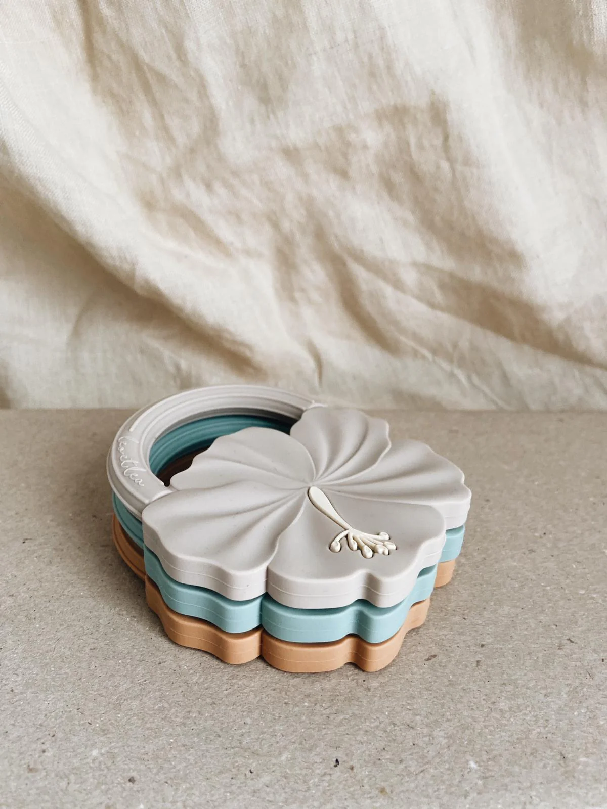 Hibiscus Teether, Beige – Image 3