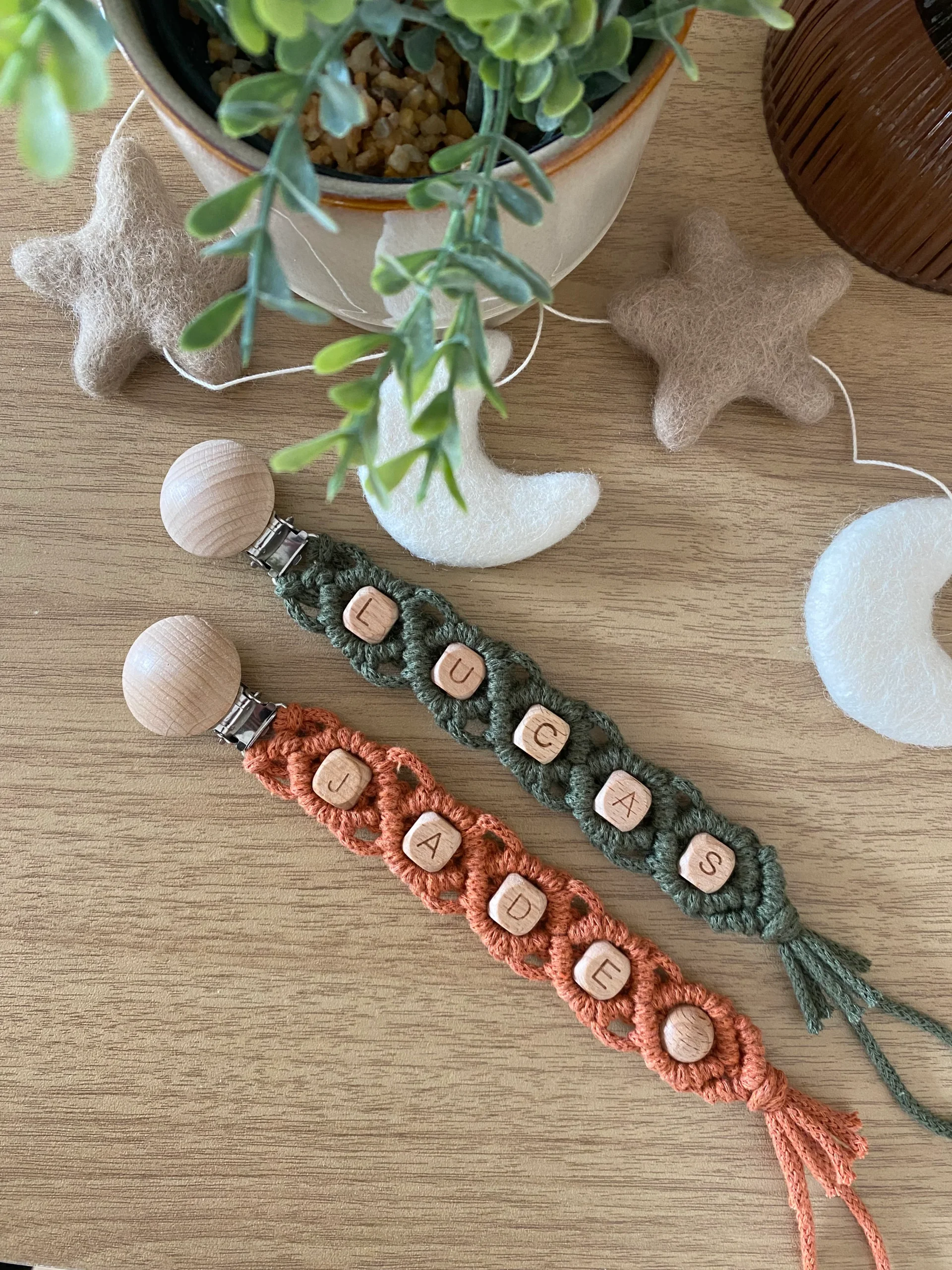 Attache tétine macramé avec PRENOM ( Délai de confection 15 jours ) – Image 2